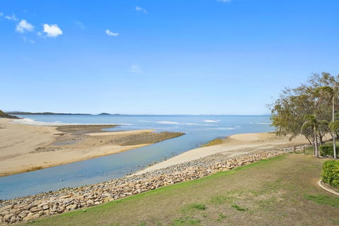 Luxury Beach Unit - eAccommodation 0