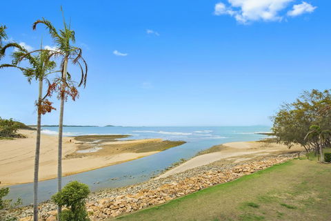 Luxury Beach Unit - eAccommodation 2