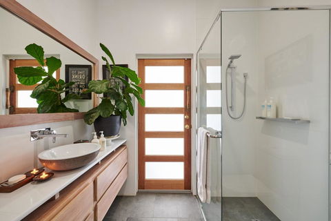 Luxury On Vincent - eAccommodation 1