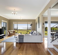 LUXURY WATERFRONT FAMILY HOME-TASMANIA I-L'Abode - eAccommodation