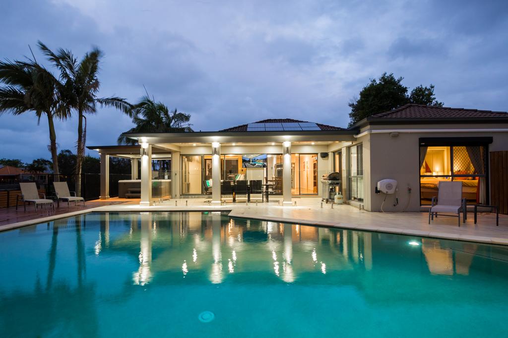 Burleigh Waters QLD eAccommodation