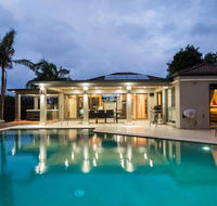 Luxury Waterfront Home - eAccommodation