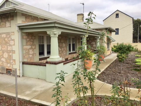 MacDonnell House Naracoorte - eAccommodation 1