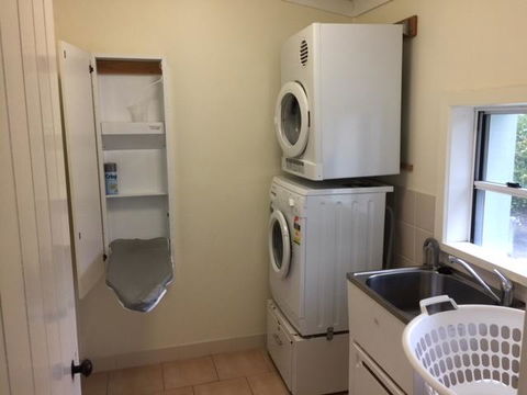MacDonnell House Naracoorte - eAccommodation 3