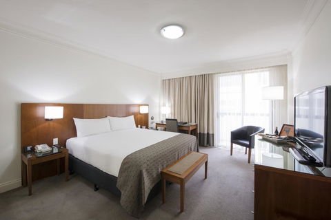 Majestic Roof Garden Hotel - eAccommodation 0