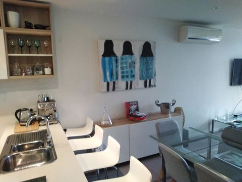 Marina View Apartment On The Maribyrnong River, Melbourne - eAccommodation 2