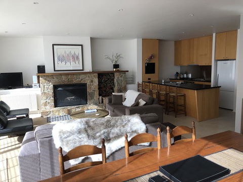 Mark II 2 West - eAccommodation 2