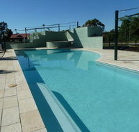 McNevins Logan Park Motel - eAccommodation