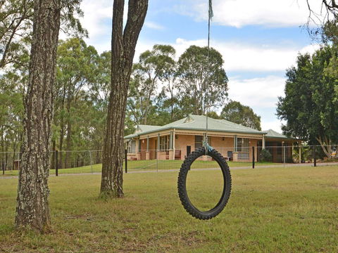 Merewether Homestead With Pool And Family Friendly - eAccommodation 2