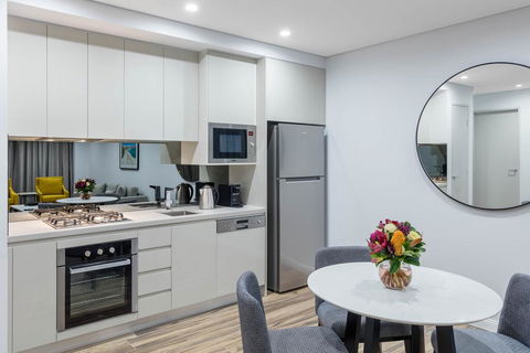 Meriton Suites Bondi Junction - eAccommodation 1