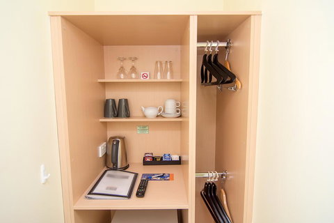 Miami Hotel Melbourne - eAccommodation 2