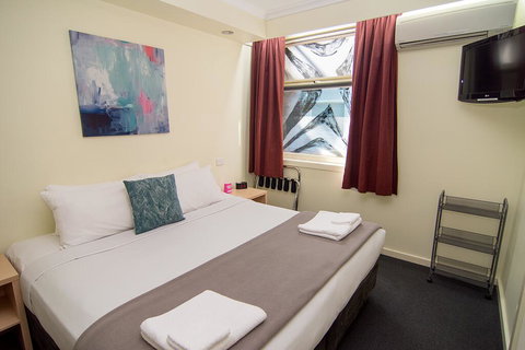 Miami Hotel Melbourne - eAccommodation 1