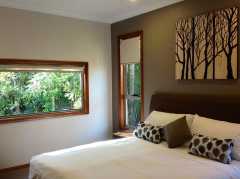 Mistinthegumtrees Eco Luxury Cabins - eAccommodation 0