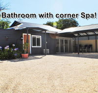 MODERN  LUXURIOUS WITH SPA BATH - eAccommodation