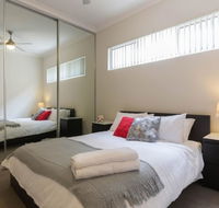 Modern Neat Convenient Apartment Close to Airport - eAccommodation