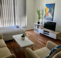 Modern Unit Near To Surfers Paradise - eAccommodation