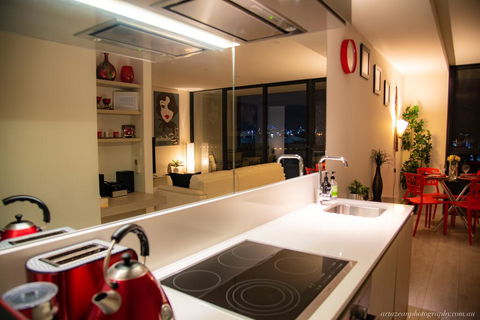 Modern, Clean, Luxury At The Right Price..... - eAccommodation 1