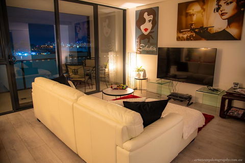 Modern, Clean, Luxury At The Right Price..... - eAccommodation 2