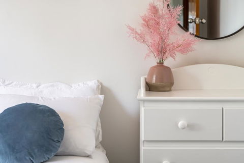 Moonah House-10 Mins To CBD & MONA, 4BR, 2 BATH, Great View, Park 3 Cars, Sleep 11, King Bed, En-suite - eAccommodation 1