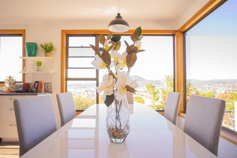 Moonah House-10 Mins To CBD & MONA, 4BR, 2 BATH, Great View, Park 3 Cars, Sleep 11, King Bed, En-suite - eAccommodation 0