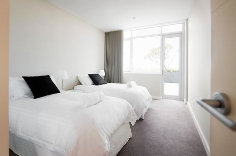 Claremont Quarter Luxury Apartment - eAccommodation 4