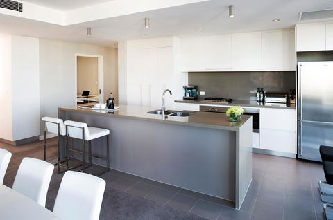 Claremont Quarter Luxury Apartment - eAccommodation 8