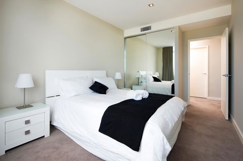 Claremont Quarter Luxury Apartment - eAccommodation 6