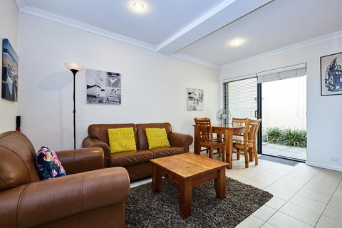 Fremantle Townhouse U/5 - eAccommodation 3
