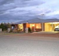 Beach Place  Leeman - eAccommodation