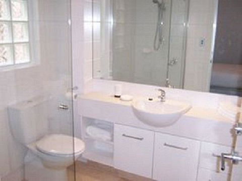 West End District Apartments - eAccommodation 23