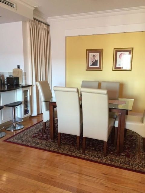 West End District Apartments - eAccommodation 25