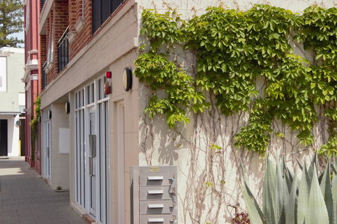 West End District Apartments - eAccommodation 7