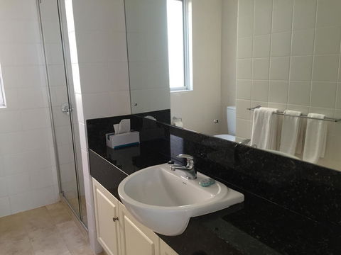 West End District Apartments - eAccommodation 12