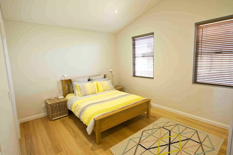 Sunny Blinco Street House - eAccommodation 8