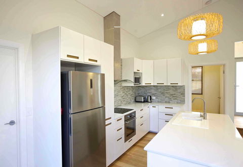 Sunny Blinco Street House - eAccommodation 5