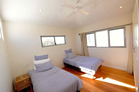 Sunny Blinco Street House - eAccommodation 10