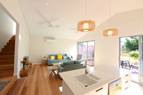 Sunny Blinco Street House - eAccommodation 4