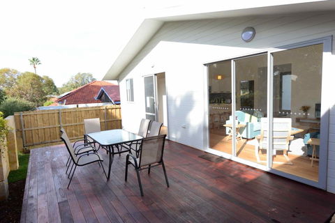 Sunny Blinco Street House - eAccommodation 11