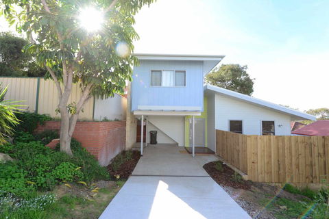Sunny Blinco Street House - eAccommodation 13