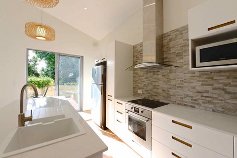 Sunny Blinco Street House - eAccommodation 3