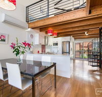Spacious Central Townhouse - eAccommodation