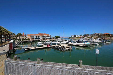 Studio Style Mindarie Marina - eAccommodation 10