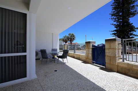 Studio Style Mindarie Marina - eAccommodation 12