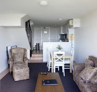Oceanside 8 - eAccommodation
