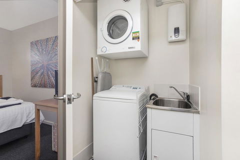 508 Stupendous Sunsets & Views Pool Gym Parking - eAccommodation 24