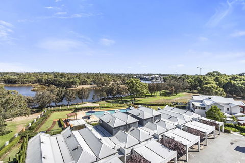 508 Stupendous Sunsets & Views Pool Gym Parking - eAccommodation 33