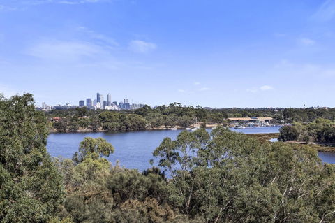 508 Stupendous Sunsets & Views Pool Gym Parking - eAccommodation 32