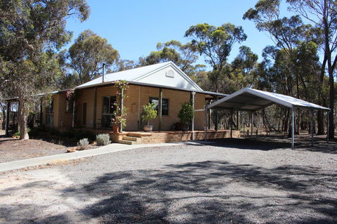 Kendenup Cottages And Lodge - eAccommodation 20