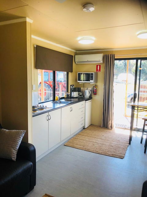 Kendenup Cottages And Lodge - eAccommodation 9