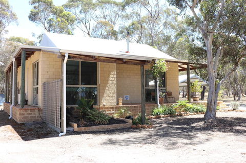 Kendenup Cottages And Lodge - eAccommodation 22